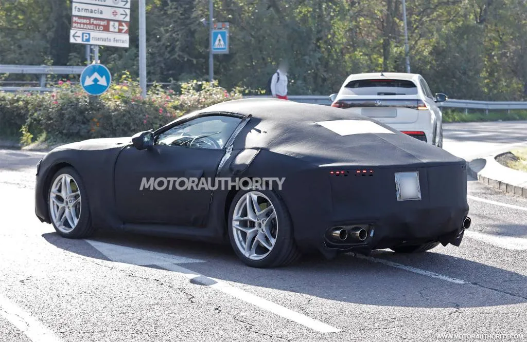 Erlkönigbilder des Ferrari-Roma-Nachfolgers 2026 – Foto über Baldauf Erlkönigbilder des Ferrari-Roma-Nachfolgers 2026 – Foto über Baldauf