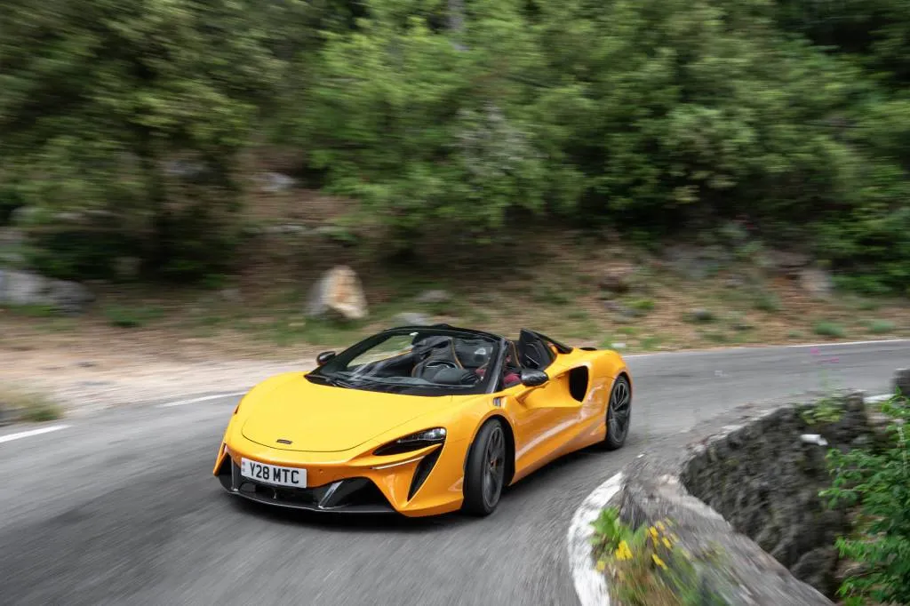 2025 McLaren Artura Spider 2025 McLaren Artura Spider