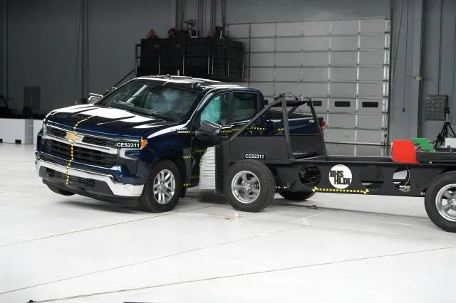 IIHS-Sicherheitstest für Pickup-Trucks IIHS-Sicherheitstest für Pickup-Trucks