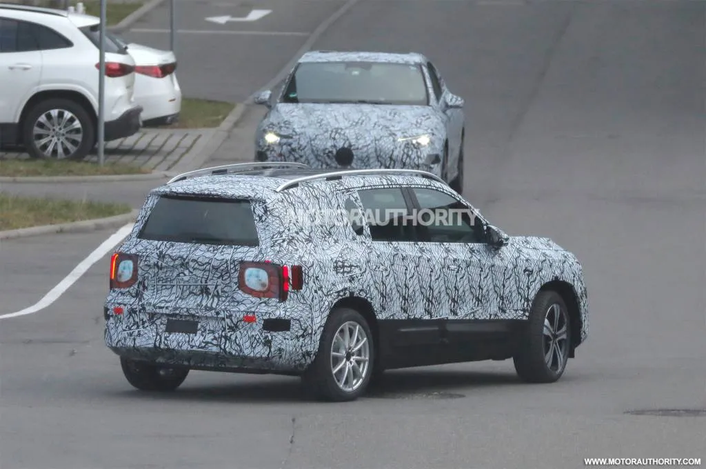 Erlkönigbilder der Mercedes-Benz GLB-Klasse EV aus dem Jahr 2027 – Foto über Baldauf Erlkönigbilder der Mercedes-Benz GLB-Klasse EV aus dem Jahr 2027 – Foto über Baldauf