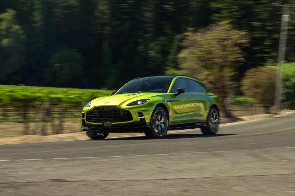 2025 Aston Martin DBX707 2025 Aston Martin DBX707