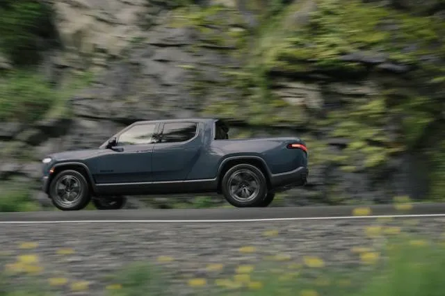 2025 Rivian R1T 2025 Rivian R1T