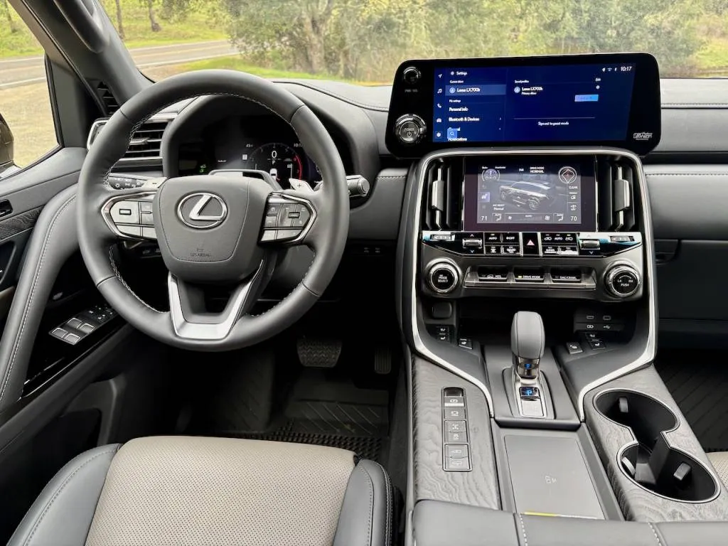 2025 Lexus LX 700 Übertrail 2025 Lexus LX 700 Übertrail