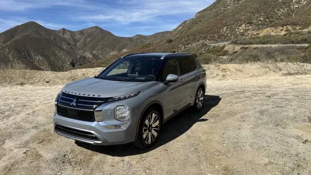 2025 Mitsubishi Outlander test drive