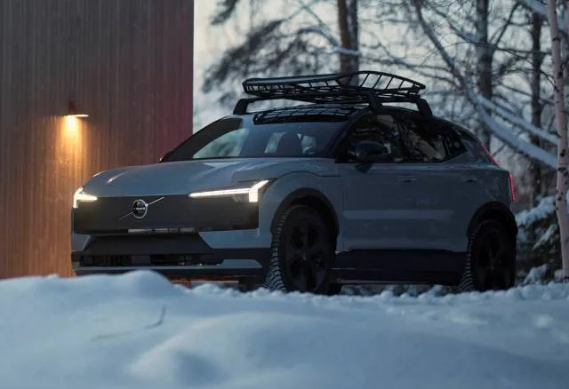 2026 Volvo EX30 Cross Country
