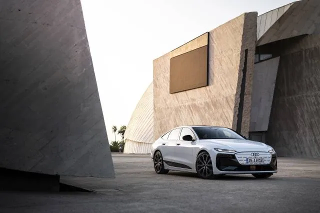 TheCarConnection Logo