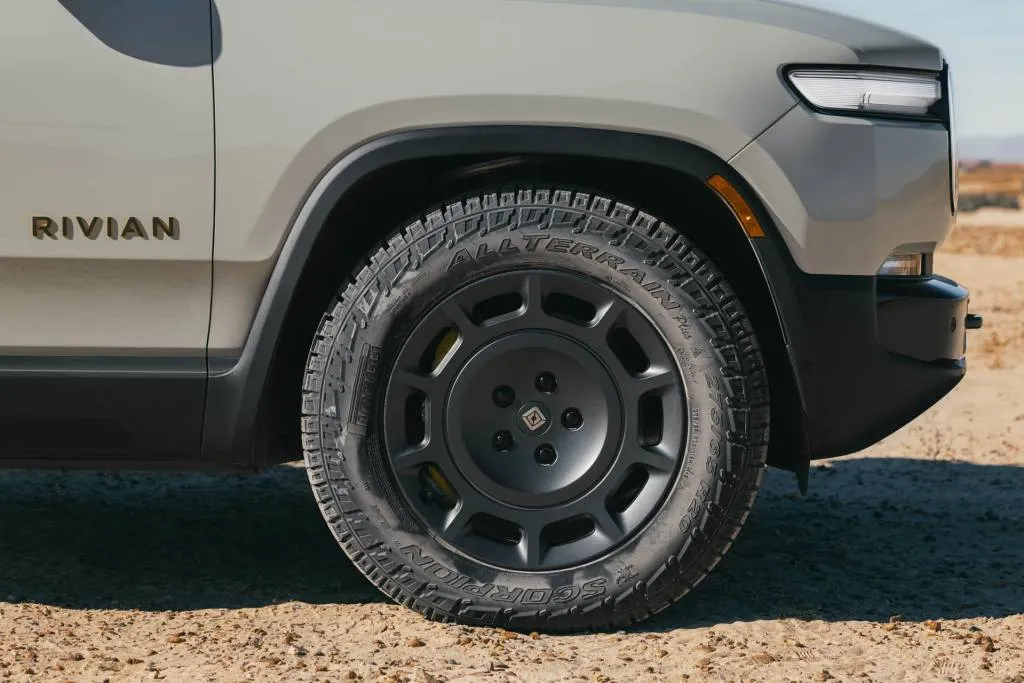 2025 Rivian R1T California Dune Edition